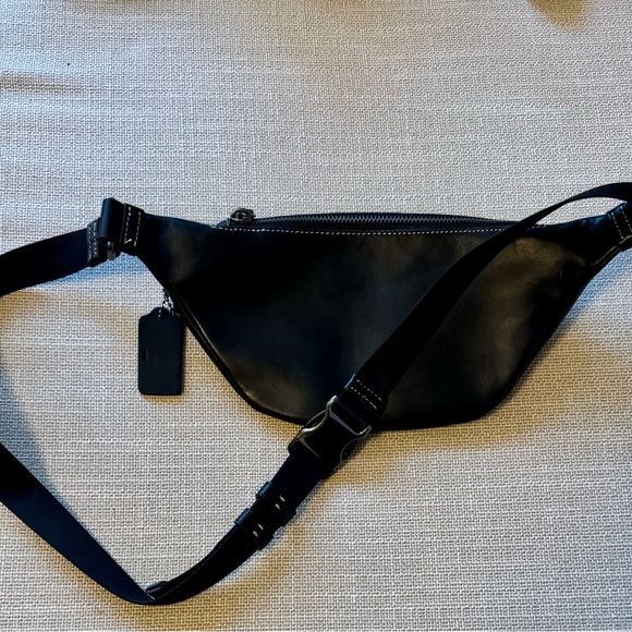 Disney X Coach Warren Mini Belt Bag With Holiday / Christmas / Winter Print - Picture 4 of 6